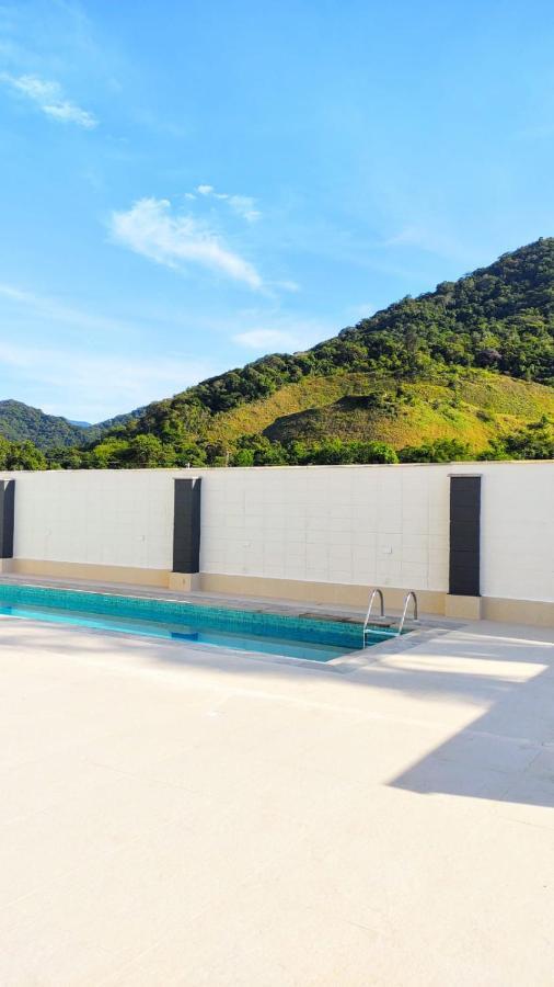 Apto Centro Ubatuba Com Varanda Gourmet, Suite E Piscina Bagian luar foto